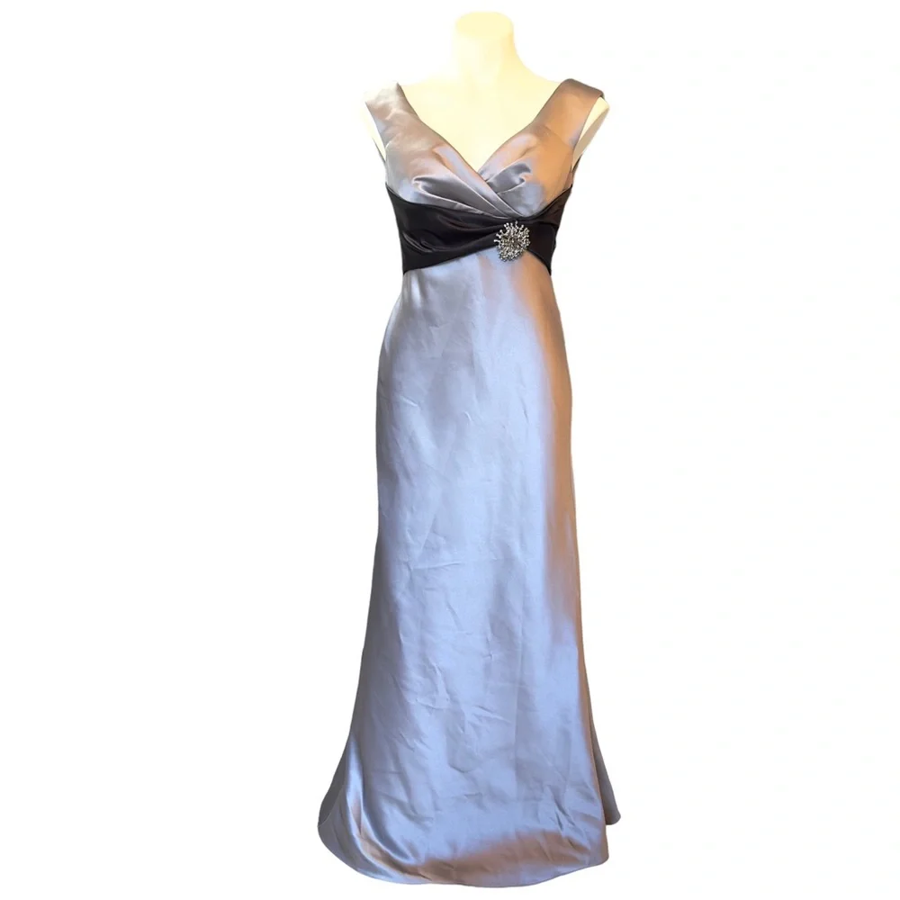 WATTERS & WATTERS DRESS SIZE 4 FORMAL WEAR GENTLY USED - Picture 6 of 9